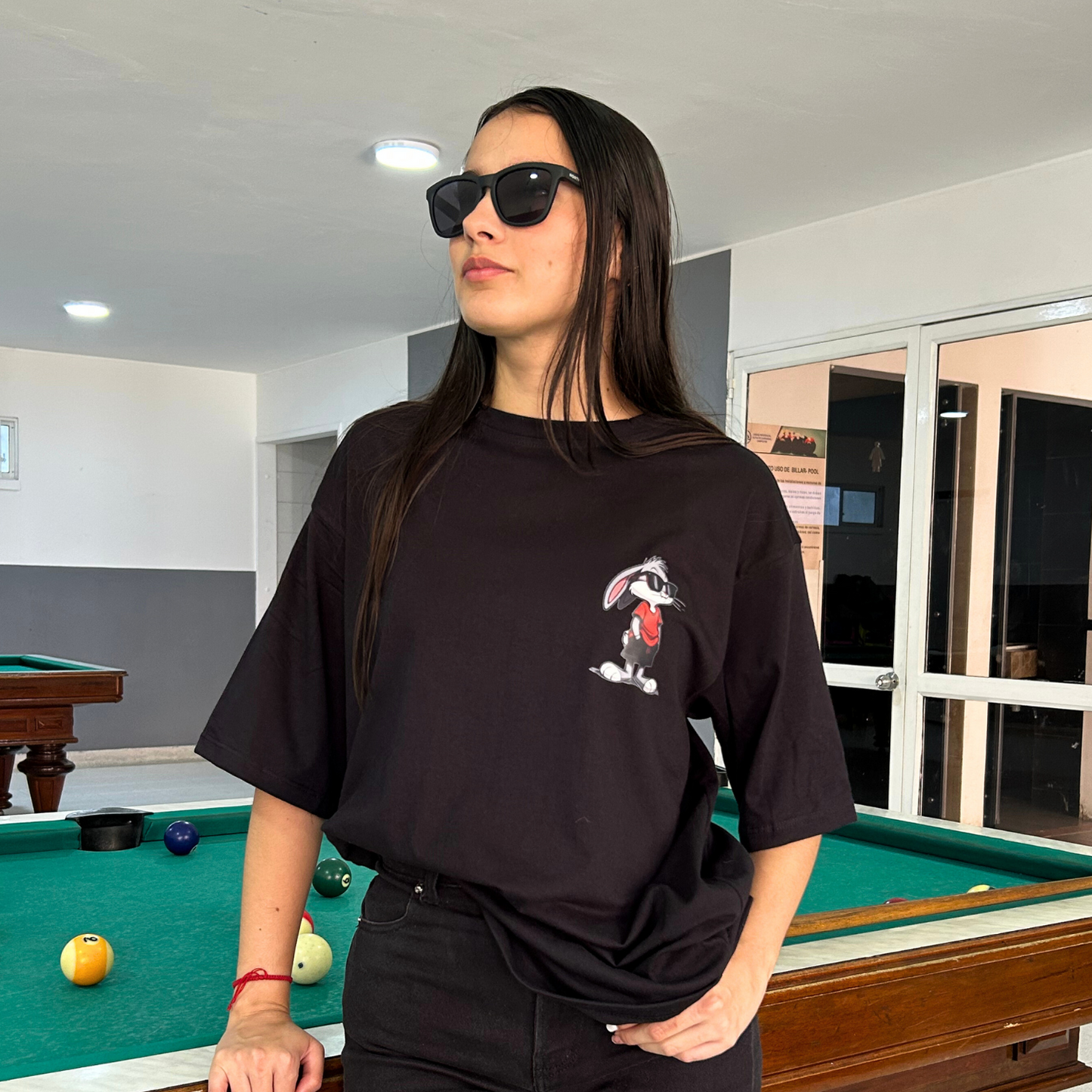 Camiseta Oversize Unisex Negra Bunny