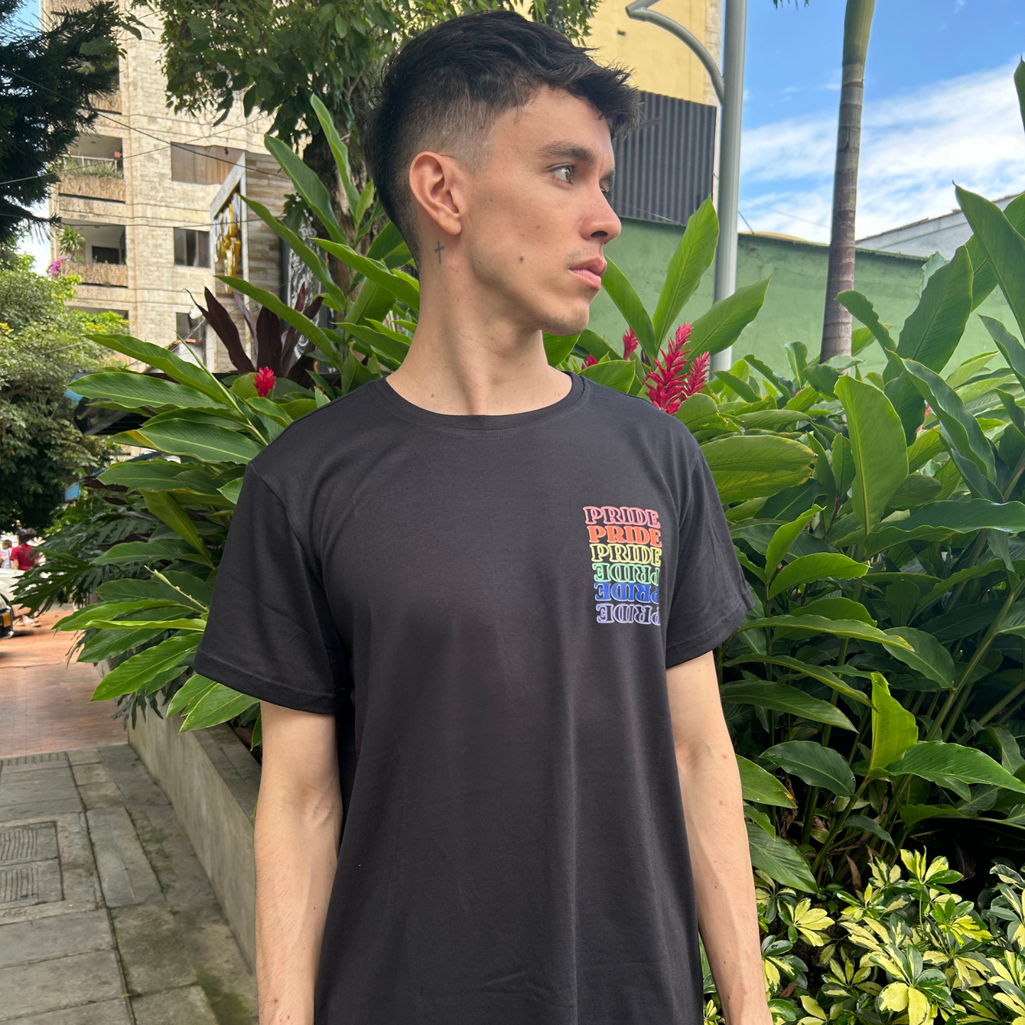 Camiseta Unisex Negra Pride Espejo