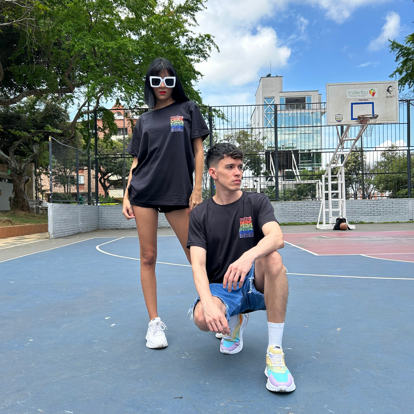 Camiseta Unisex Negra Pride Espejo