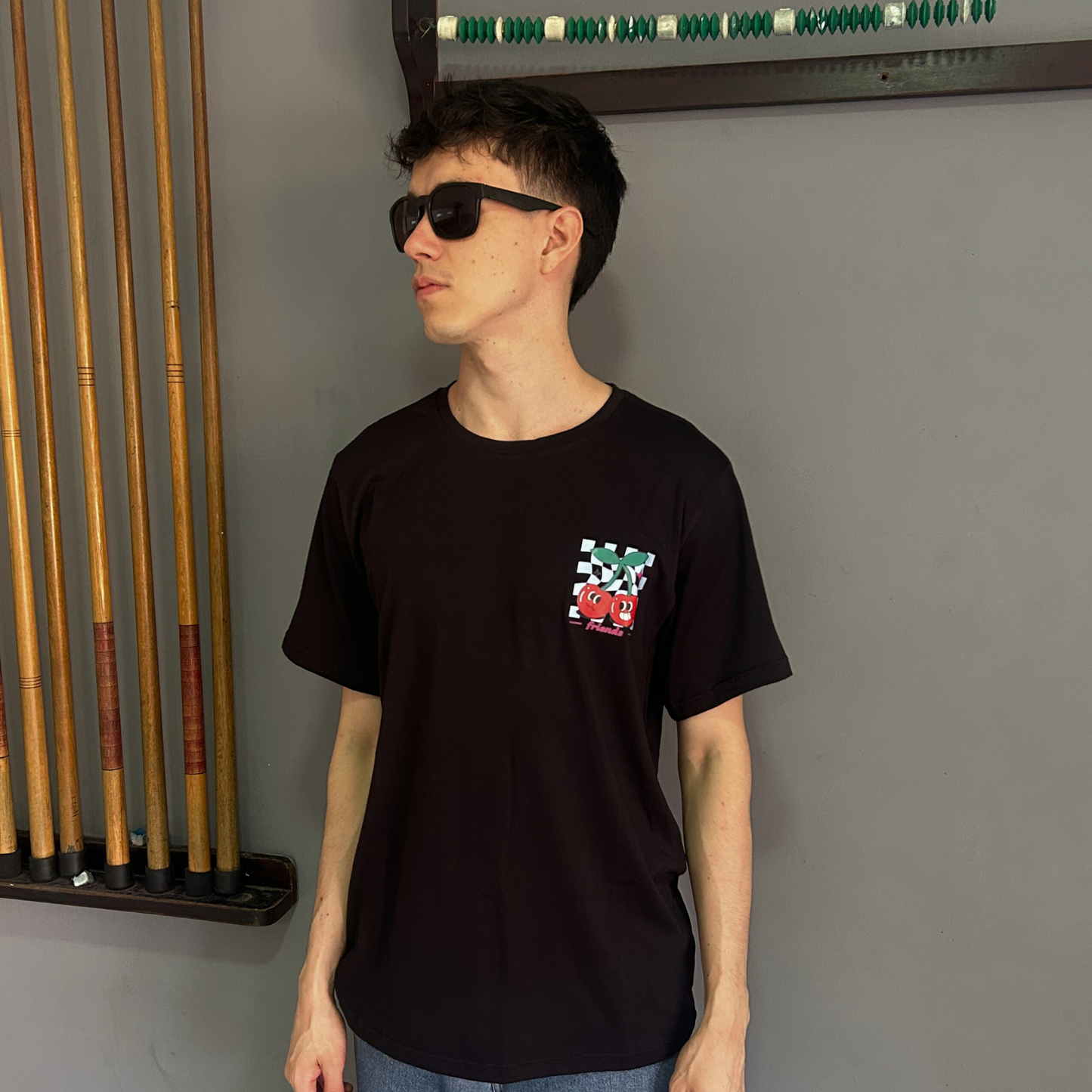 Camiseta Negra Unisex Cerezas