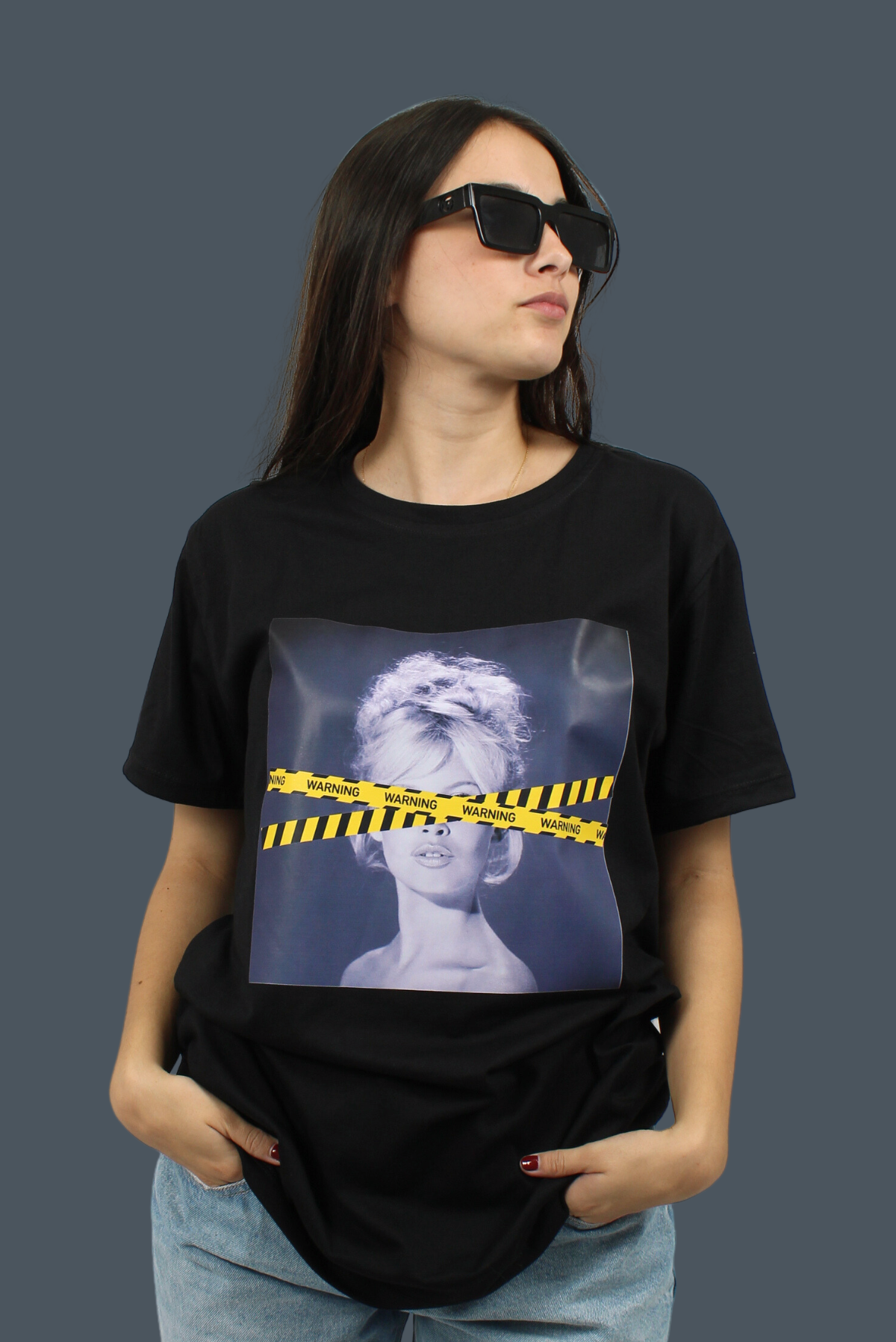 Camiseta unisex negra Brigitte
